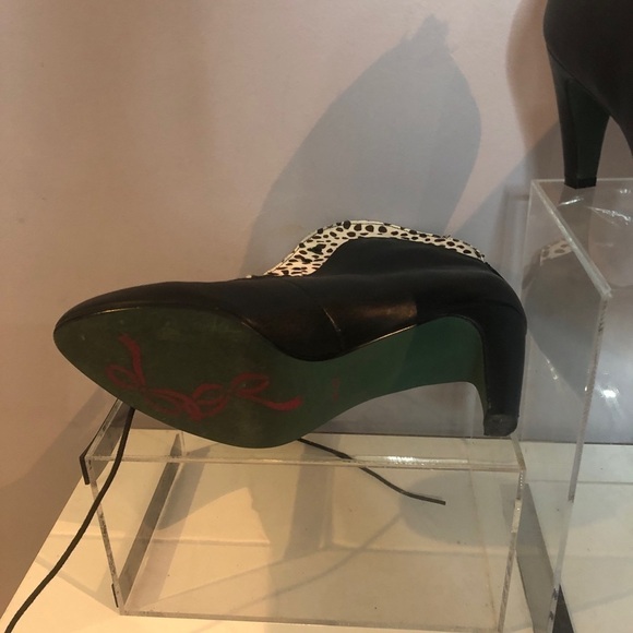 Poetic license boots size 39.5 leather with pony hair in a animal print. - Picture 4 of 7